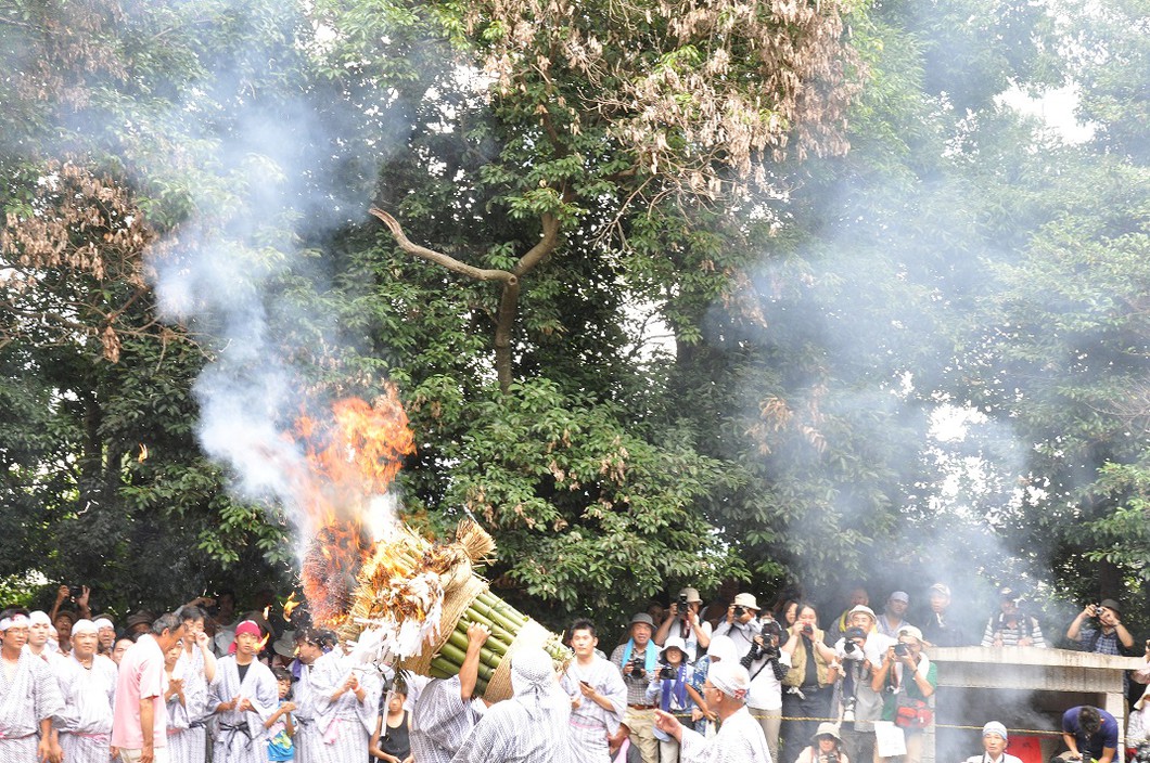 ほうらんや火祭