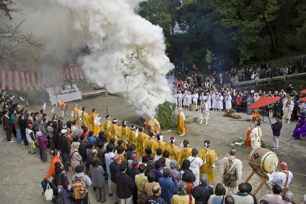 柴灯護摩供火渡り大祈願会