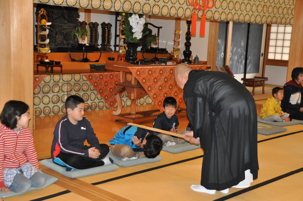 こども坐禅会の様子