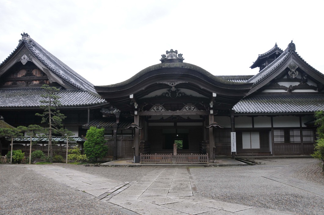 本坊大講堂　写真：長谷寺