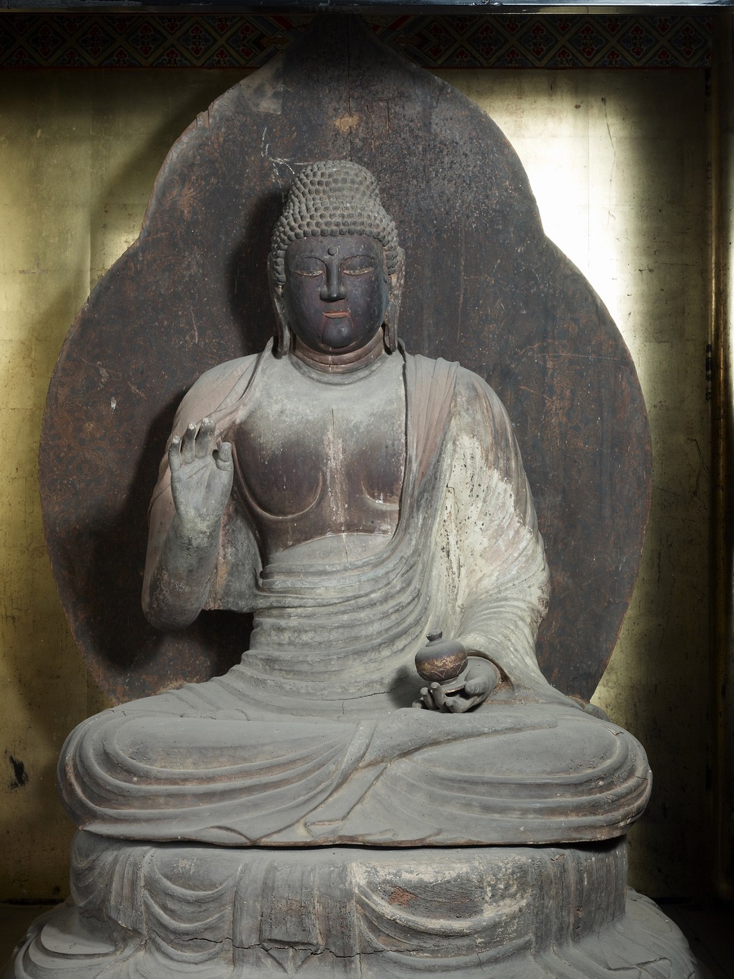 薬師瑠璃光如来坐像(重文) 写真:(株)飛鳥園