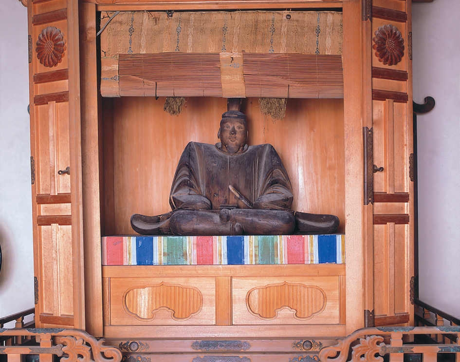 後醍醐天皇御自作の木像　写真提供：如意輪寺