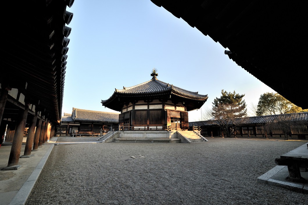 東院伽藍（夢殿）　写真：奈良県