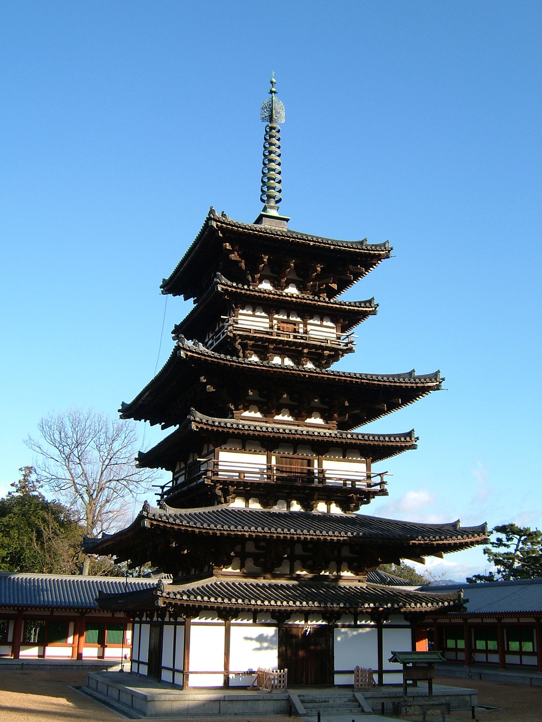 東塔（国宝）　写真　薬師寺