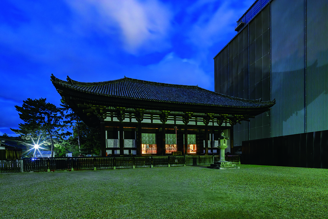 写真：興福寺　東金堂（写真提供　奈良市観光協会）