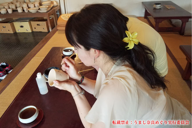 赤膚山元窯 古瀬堯三 赤膚焼絵付け体験~八代目女性窯元の解説付~