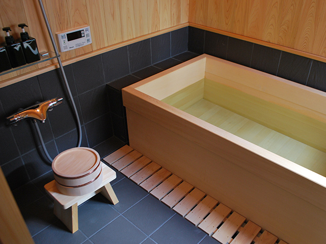 離れの総檜ぶろ