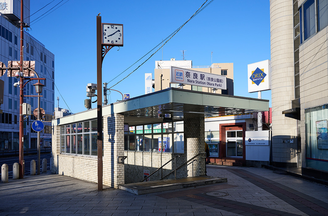 近鉄奈良駅①番出口を出てすぐ、北へ向かう通り