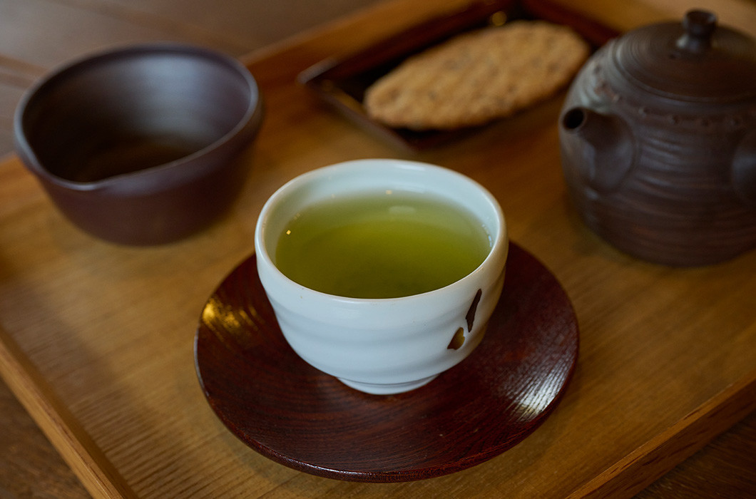 かぶせ茶、上煎茶などの上等なお茶を丁寧に味わってみて
