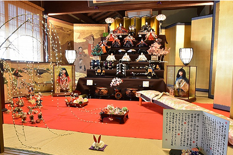 早春を彩る町家のひな巡り