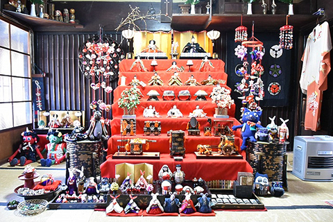 早春を彩る町家のひな巡り