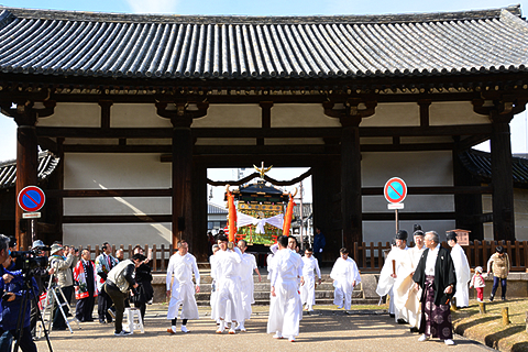 天平の“生き証人” 東大寺・転害門
