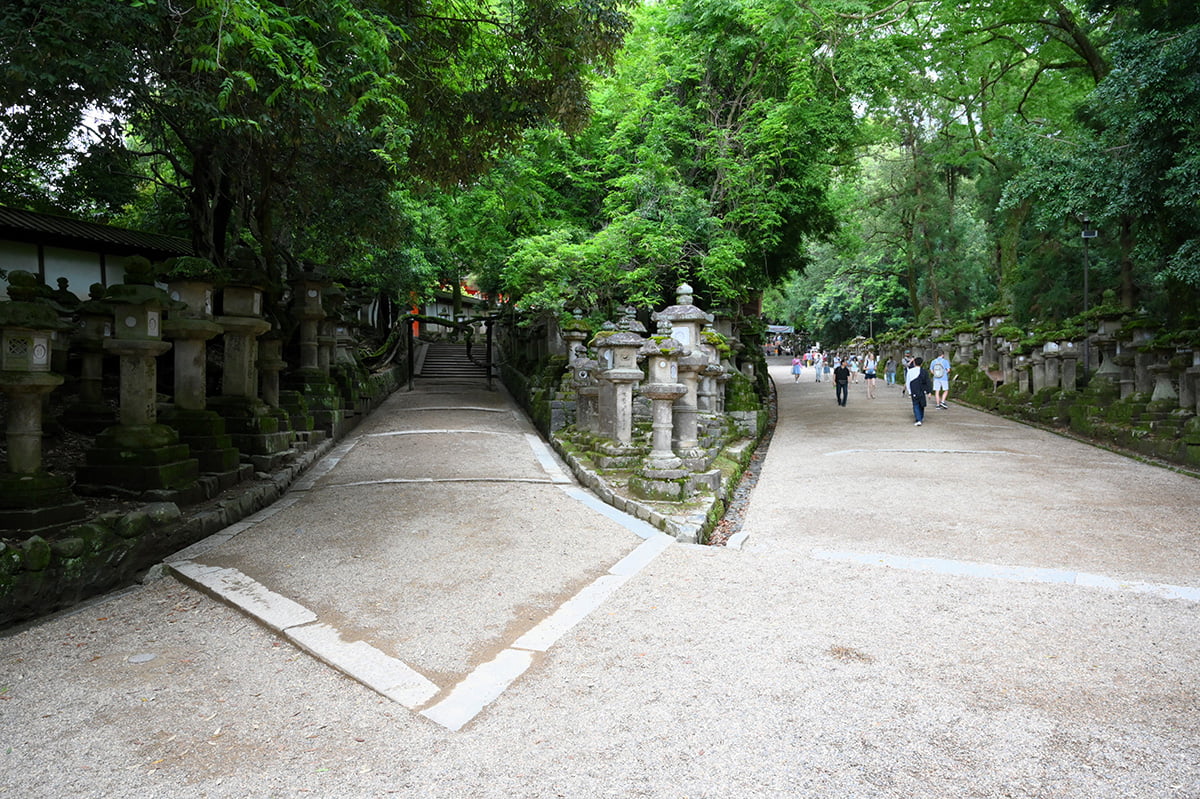春日大社参道の剣先道