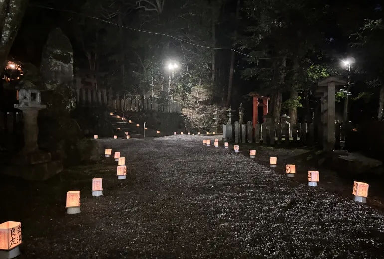 等彌（とみ）神社