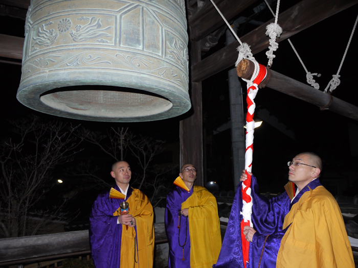 除夜の鐘・修正会