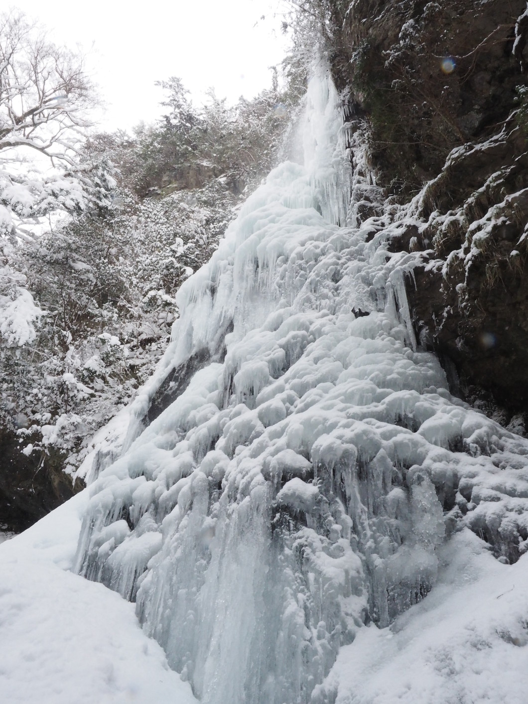 冬の絶景！凍る滝を見に行こう「御船の滝・氷瀑」