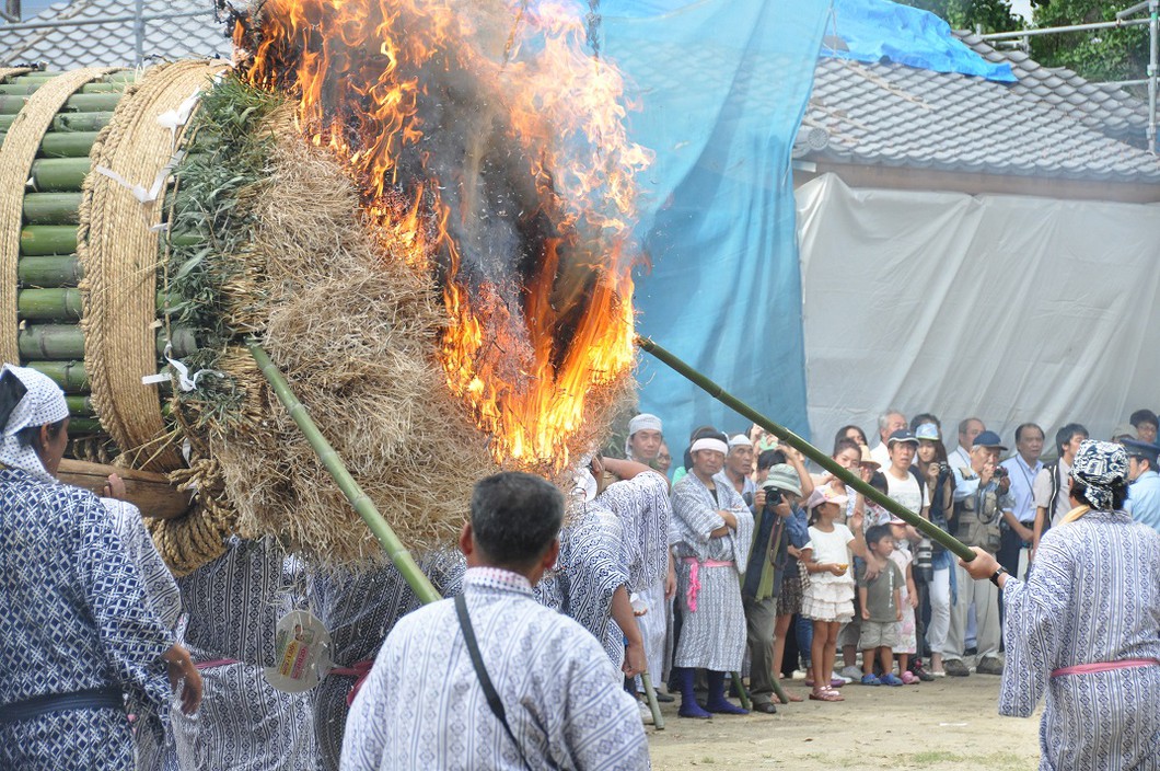 ほうらんや火祭