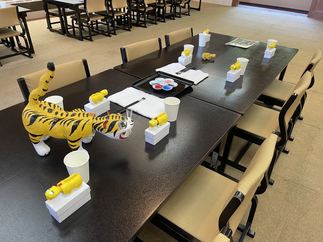 張り子の寅の絵付け体験