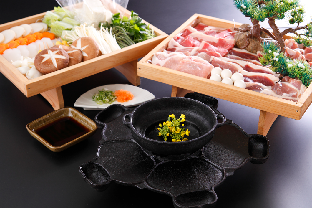 山の幸と歴史を味わう名物「義経鍋」