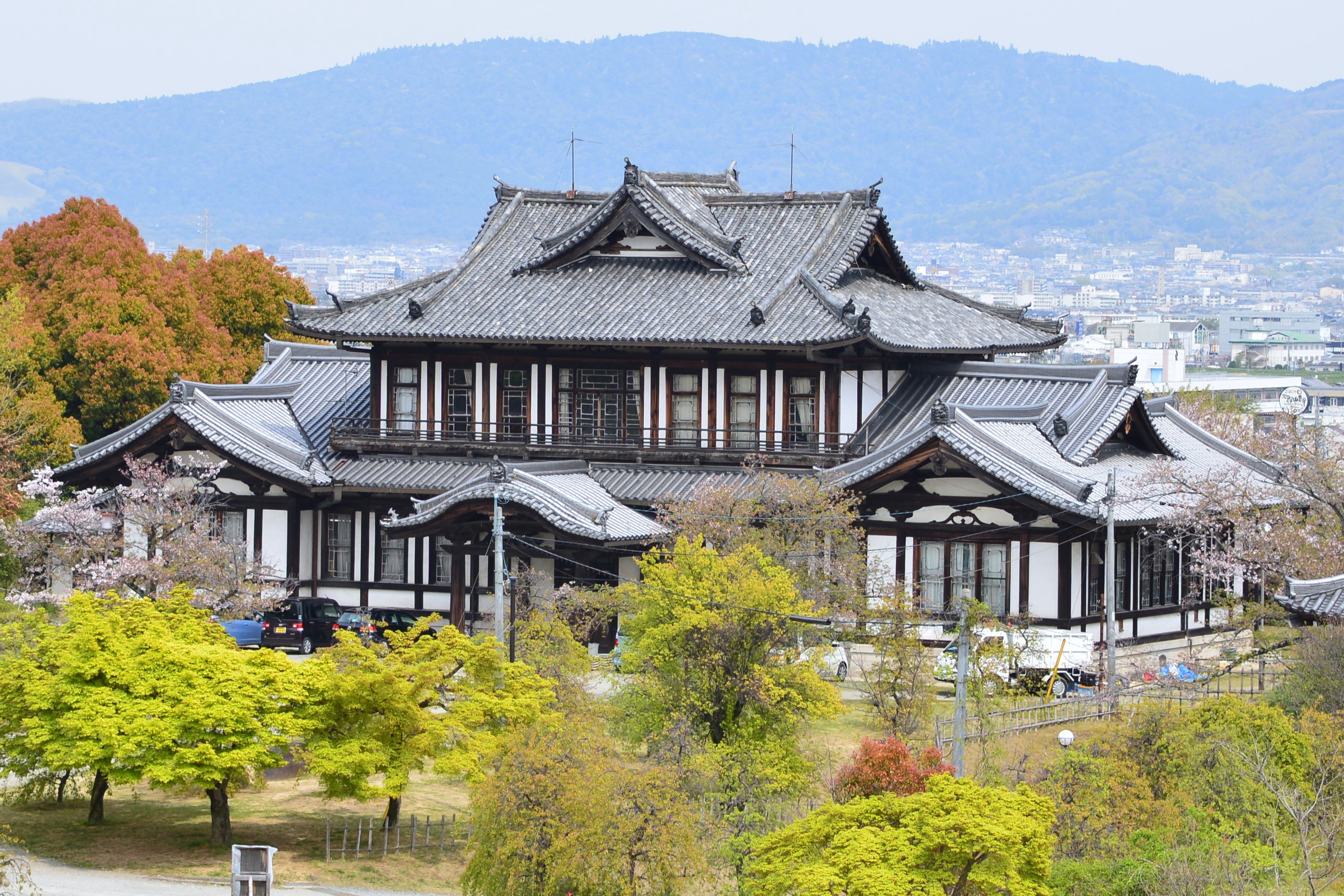 旧奈良県立図書館（城址会館）