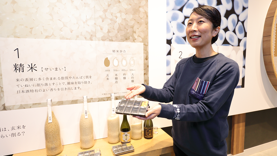 梅乃宿酒造での体験の様子