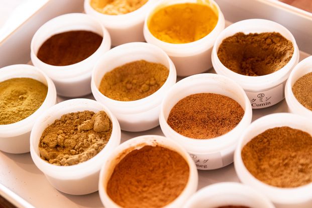 菊岡漢方薬局（漢方薬で作るカレー粉作り）