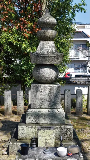 大納言塚